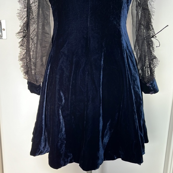Stunning navy velvet and lace dress - Picture 11 of 15
